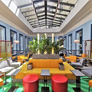  بيت شباب Maverick Athenaeum