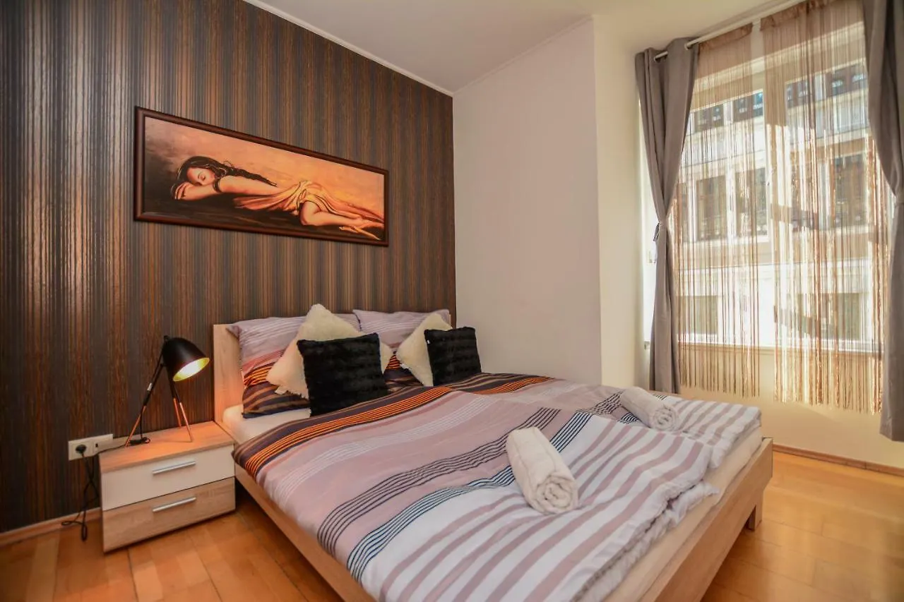 Design Free Parking Apartment In City Center Budapest Hungary