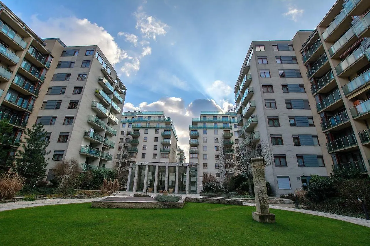 Design Free Parking Apartment In City Center Budapest